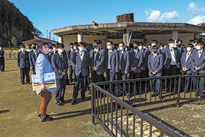 津波の被害にあった大川小学校跡地にて（2021年）